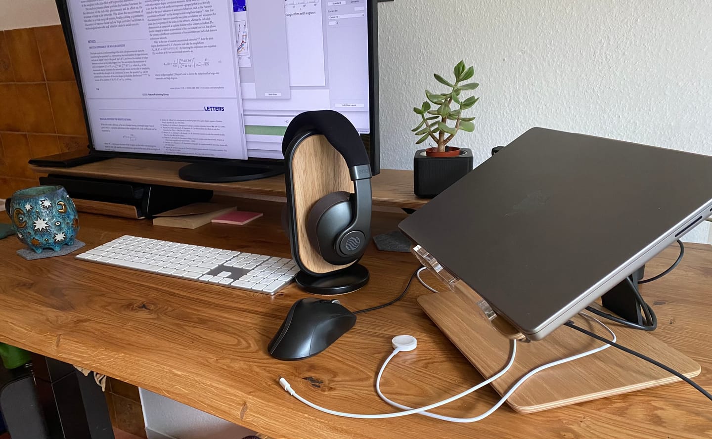 Customer photo review of Oak stand for laptop