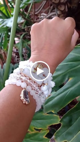 Customer video review of Kit Pulseras energeticas cuarzos