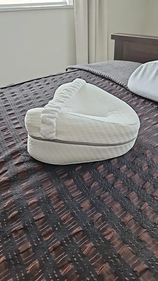 Customer photo review of Memory Foam Orthopedic Leg Cushion Pillow