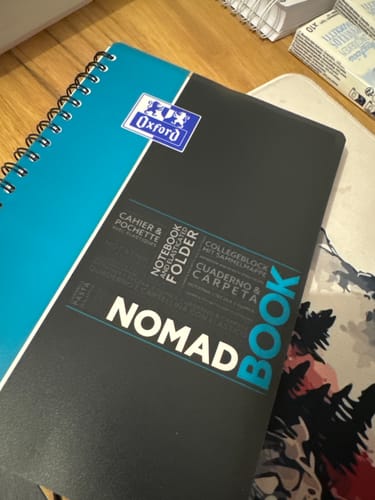 Avis photo d'un client sur Cahier à spirales NOMADBOOK OXFORD # Couverture polypro - 160 pages B5 - grands carreaux