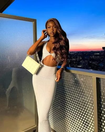 Customer photo review of #4 Dark Brown Body Wave Wig 13x4 HD Lace Front Colored Human Hair Wigs