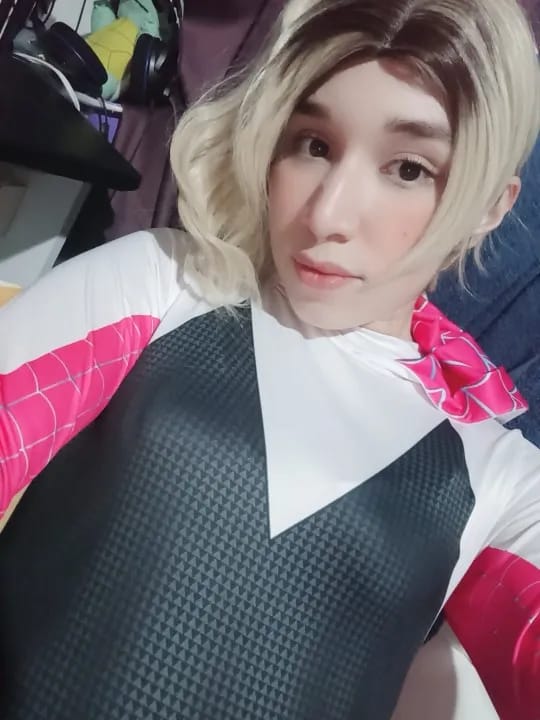 Customer photo review of Spider Gwen Costume Adult