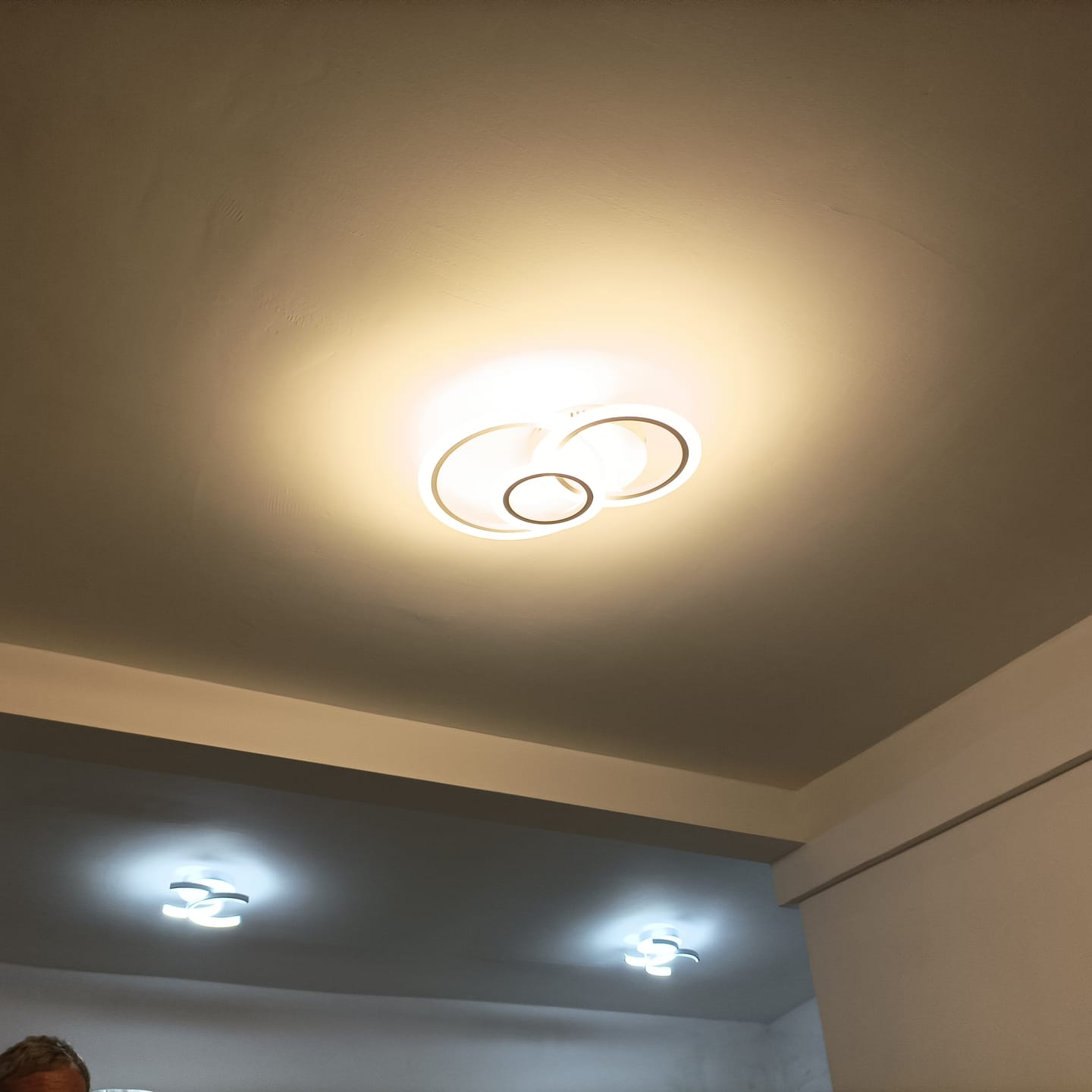 Customer photo review of Lustra LED 3 WHITE CIRCLE Echivalent 300W Telecomanda