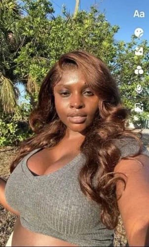 Customer photo review of #4 Dark Brown Body Wave Wig 13x4 HD Lace Front Colored Human Hair Wigs