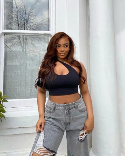 Customer photo review of #4 Dark Brown Body Wave Wig 13x4 HD Lace Front Colored Human Hair Wigs