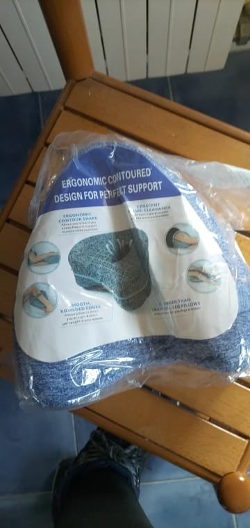 Customer photo review of Memory Foam Orthopedic Leg Cushion Pillow
