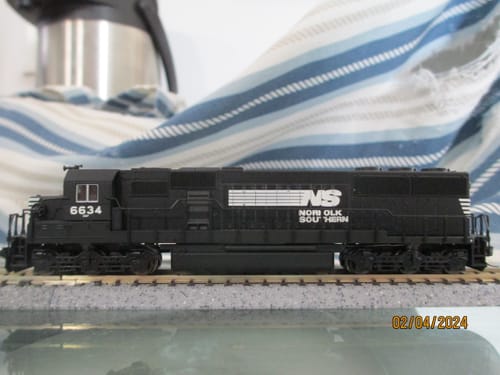 Customer photo review of BLI 9958 EMD SD40-2, NS 6105, Horsehead Scheme, No-Sound / DCC-Ready, N