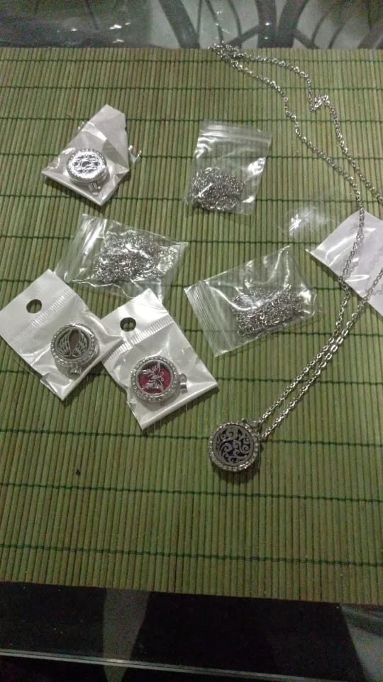 Customer photo review of Pendentif diffuseur d'huile essentielle Aromatherapy Necklace