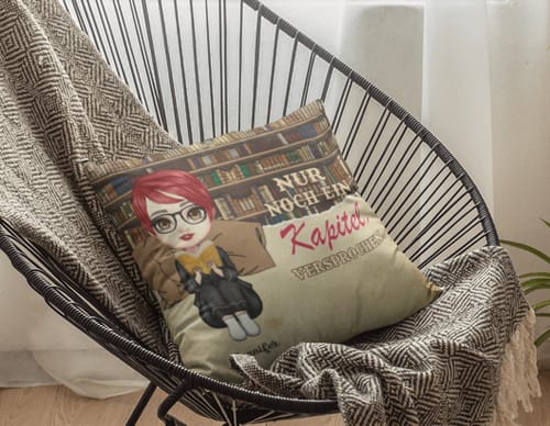 Jennifer K. review of Personalisiertes Kissen - Buchmädchen image 1 out of 1