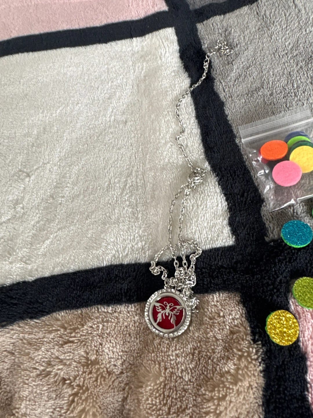 Customer photo review of Pendentif diffuseur d'huile essentielle Aromatherapy Necklace