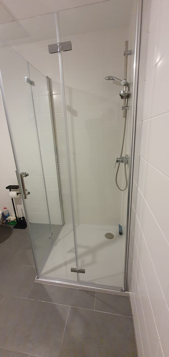 Customer photo review of SONNI Duschkabine Eckeinstieg 180° Falttür ESG Glastür 80-120cm Höhe 195cm Quadratisch