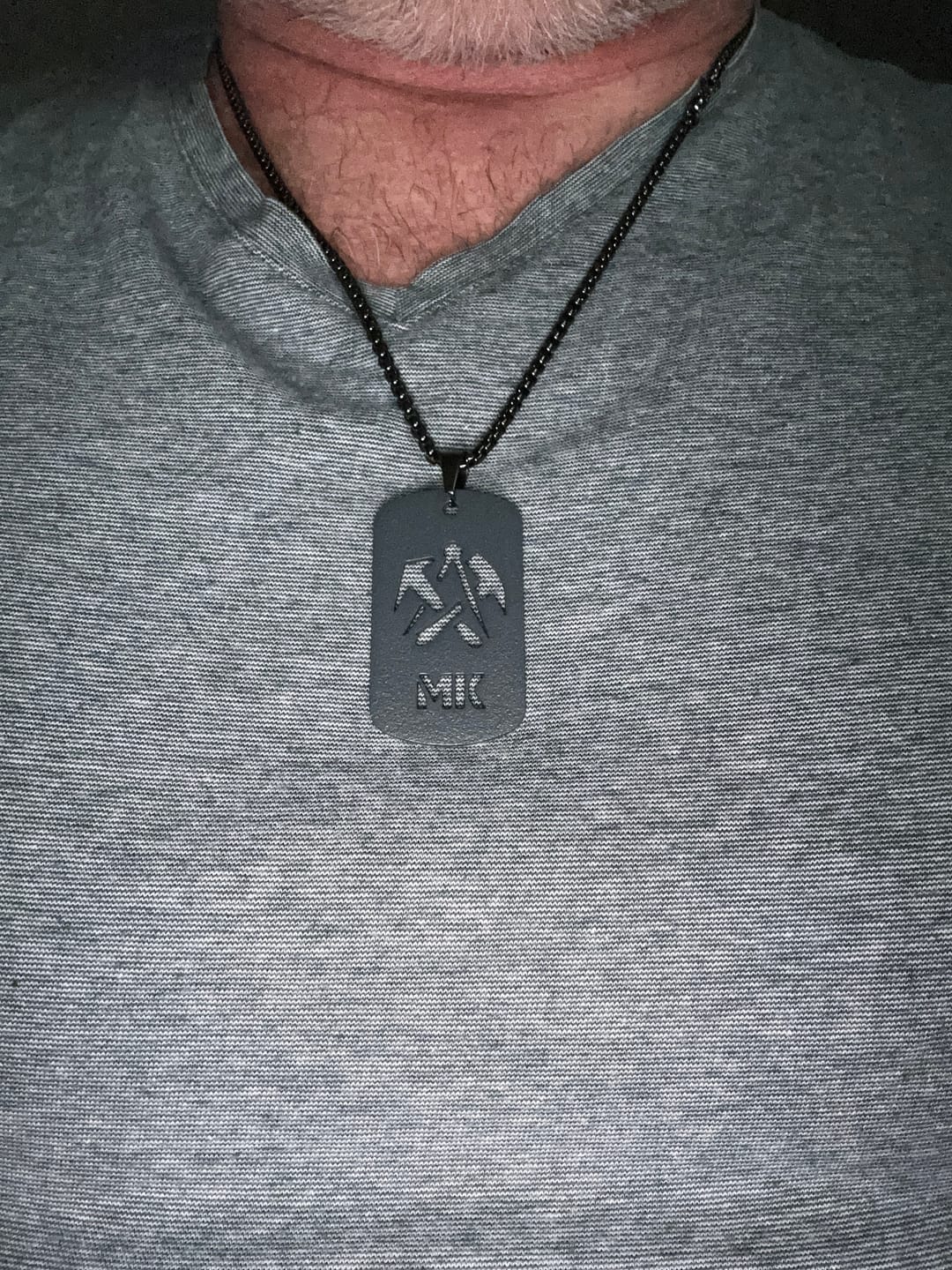 Customer photo review of Dachdecker - Personalisierbare Laser-Halskette für Männer