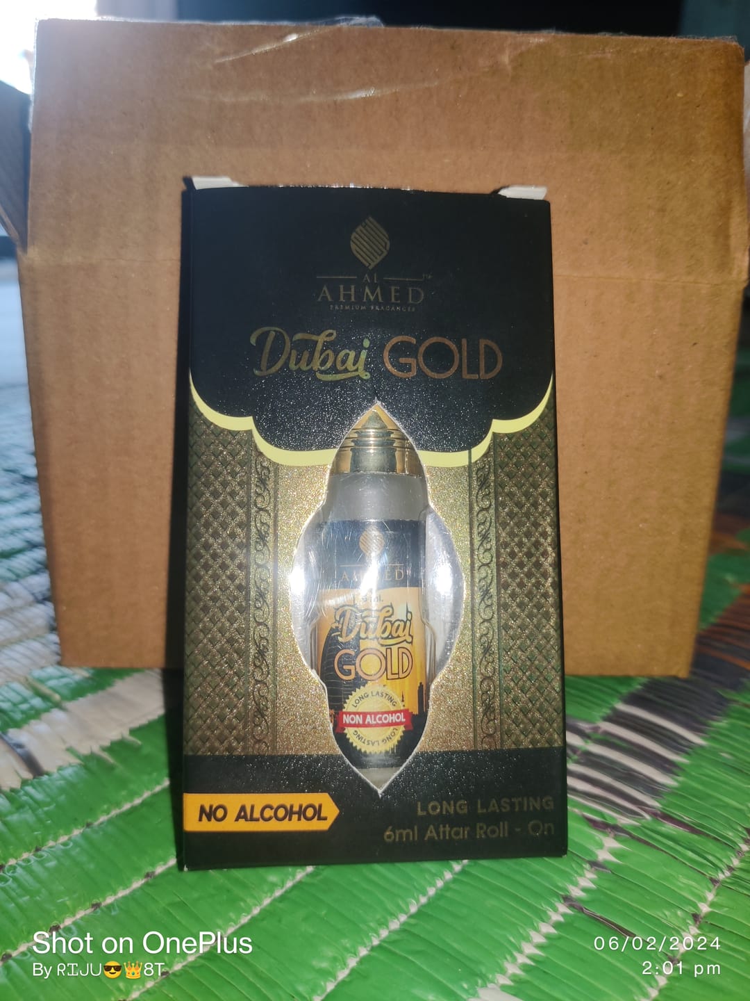 Customer photo review of Al Ahmed Dubai Gold Attar Roll on Perfume | Long lasting Fragrance Perfume For Men and Women | 100% Alcohol Free Attar Perfume | 6ml)