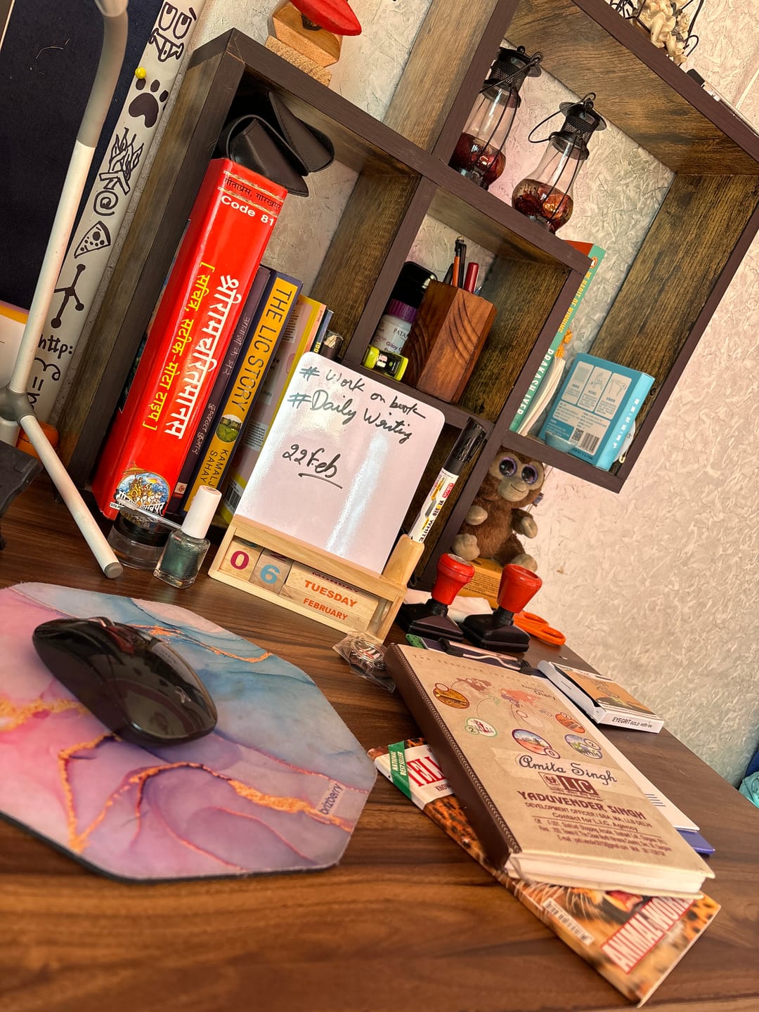 Customer photo review of IVEI Wooden Desk Calendar with White Board