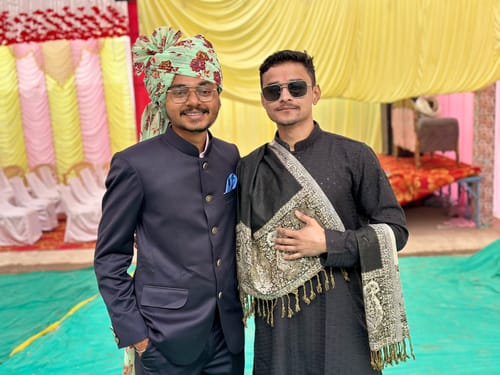 Customer photo review of Pashtush mens Bamboo stole, jacquard design, Black