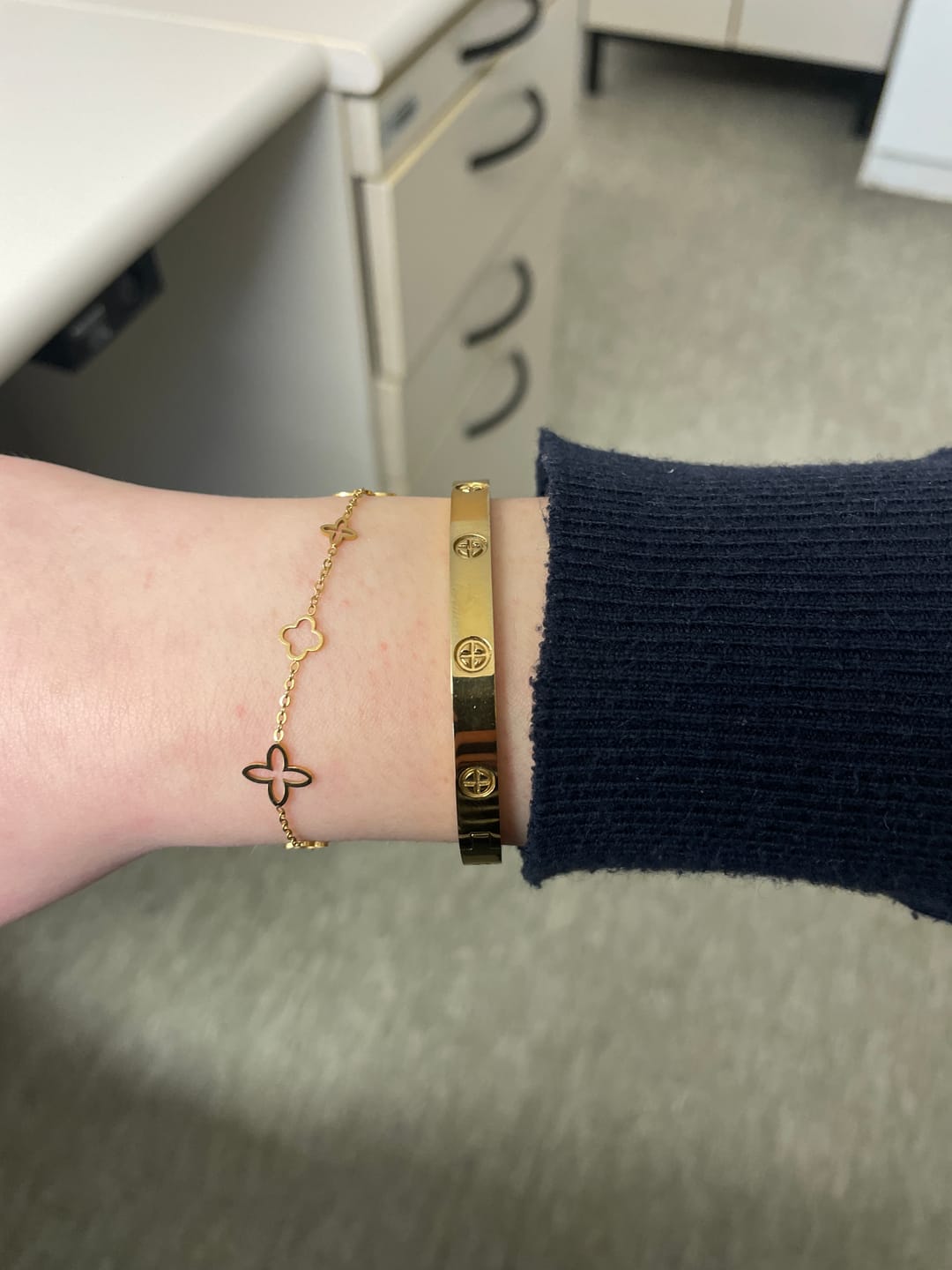 Customer photo review of Crossed Arianna Armreif | 18K vergoldet