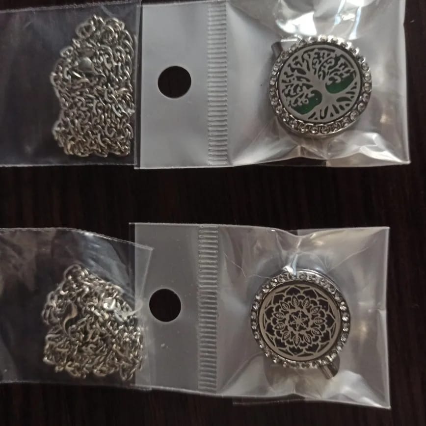 Customer photo review of Pendentif diffuseur d'huile essentielle Aromatherapy Necklace