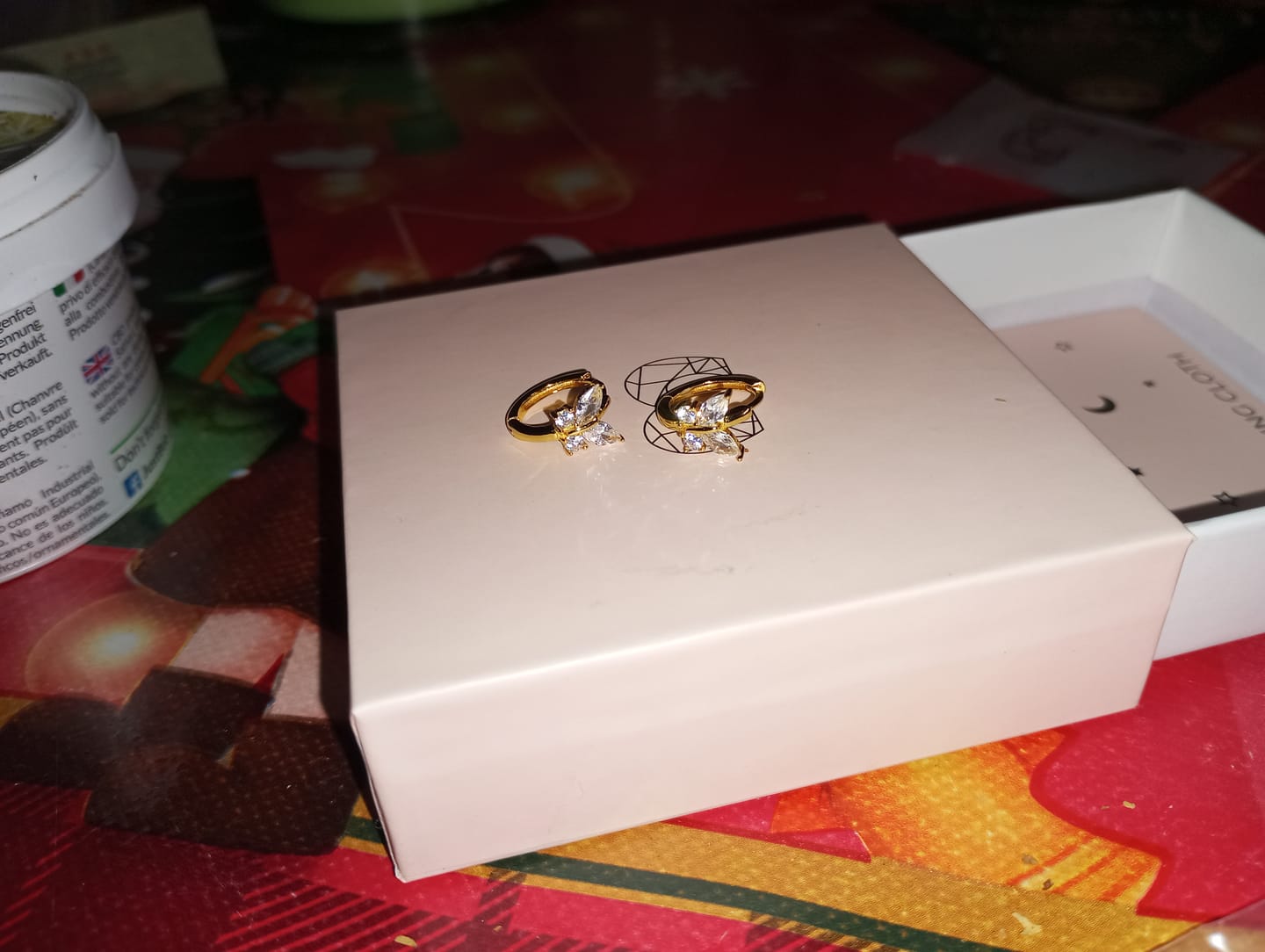 Customer photo review of Pendientes Mariposa Cristal