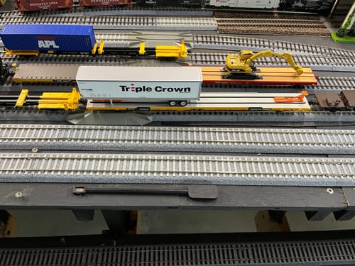 Customer photo review of Walthers 920-104220 89' Bethlehem Flush-Deck Flatcar - Ready to Run -- TTX RTTX #160906, HO