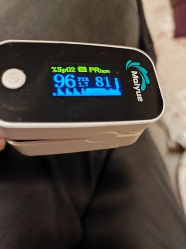 Customer photo review of Saturatiemeter / bloedzuurstofmonitor / saturatiemeter voor vingers / met OLED-display / professioneel en zeer nauwkeurig / ideaal voor gezinnen, ouderen en ziekenhuizen