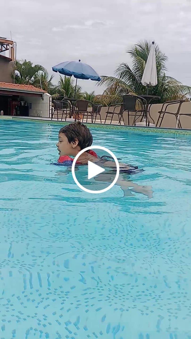 Customer video review of Colete Flutuador Infantil