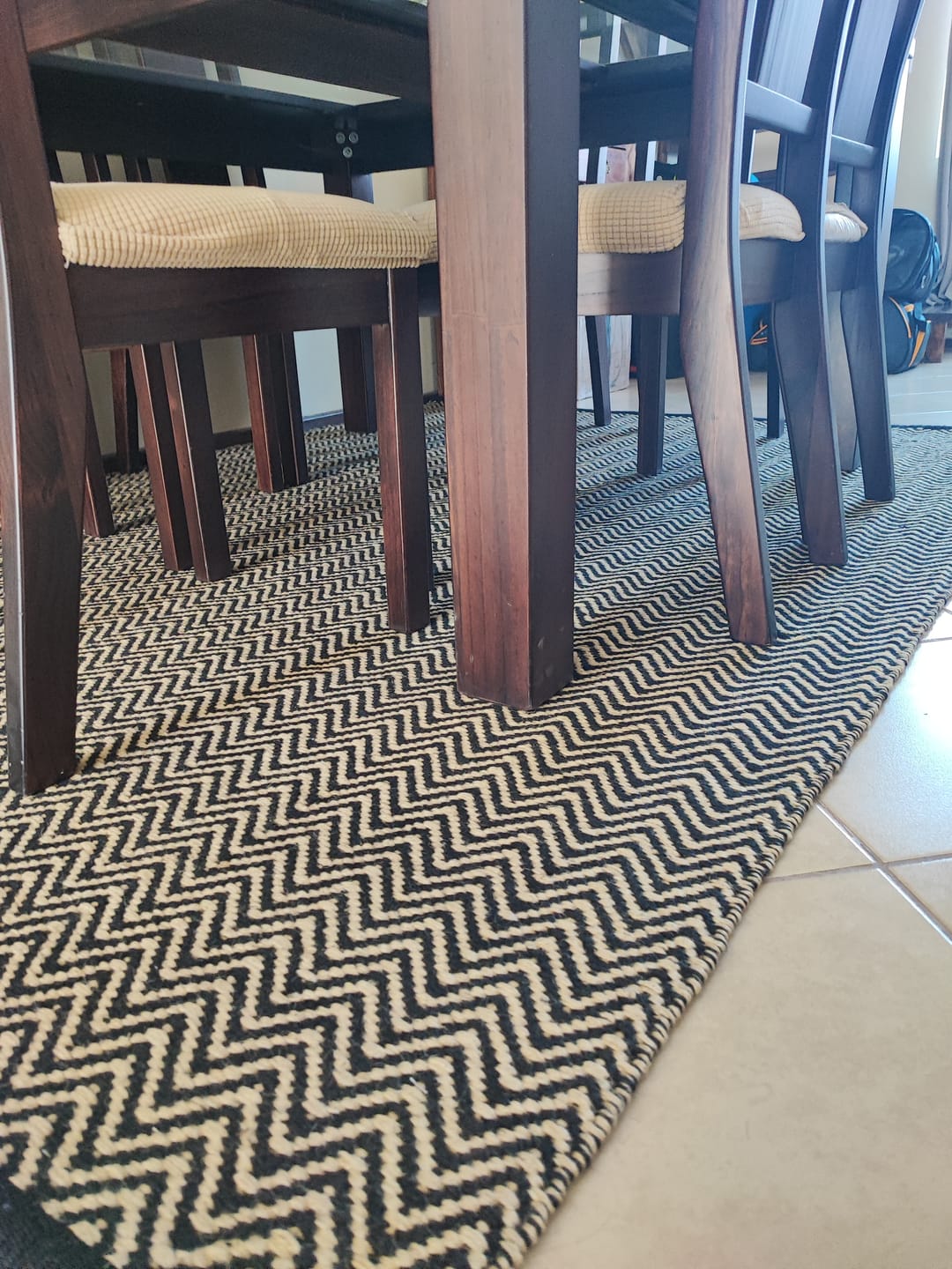 Customer photo review of Alfombra Yute Chevron 170x240 Negro