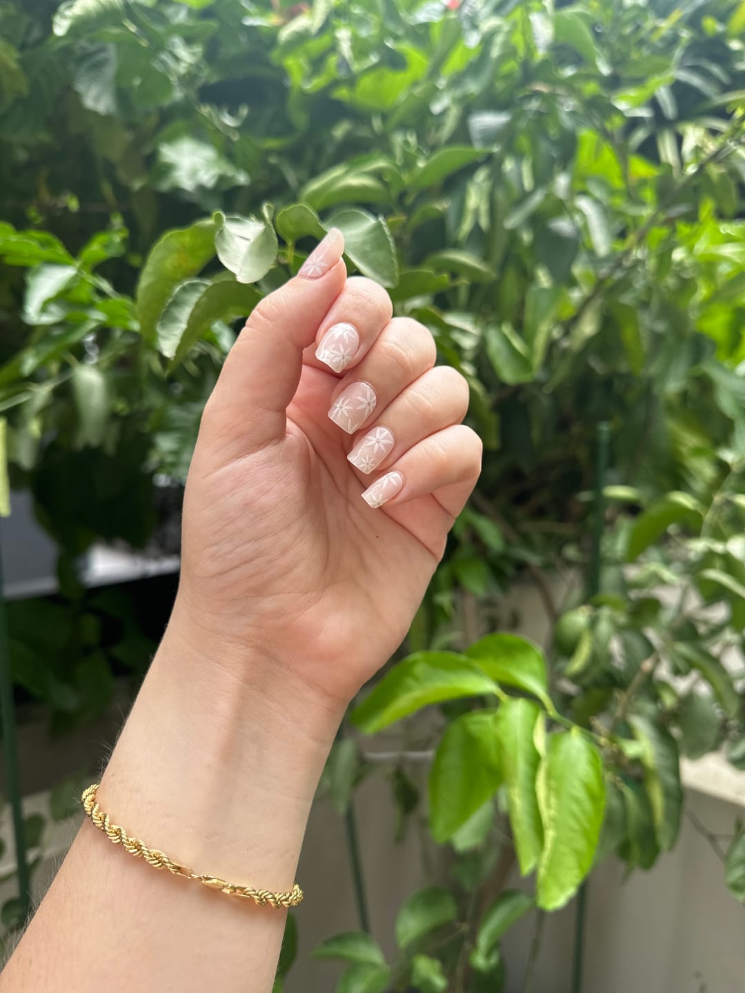 Customer photo review of Pretty Pink Daisies DIY Semicured Gel Nail Sticker Kit