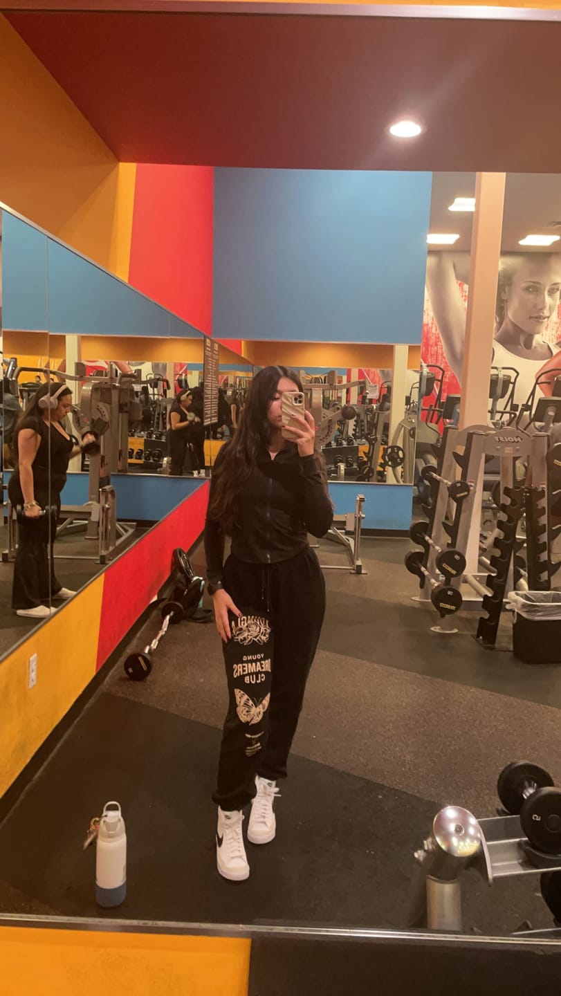 Customer photo review of W211 Dreamers Joggers