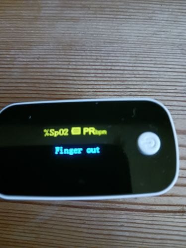 Customer photo review of Saturatiemeter / bloedzuurstofmonitor / saturatiemeter voor vingers / met OLED-display / professioneel en zeer nauwkeurig / ideaal voor gezinnen, ouderen en ziekenhuizen