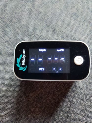 Customer photo review of Saturatiemeter / bloedzuurstofmonitor / saturatiemeter voor vingers / met OLED-display / professioneel en zeer nauwkeurig / ideaal voor gezinnen, ouderen en ziekenhuizen
