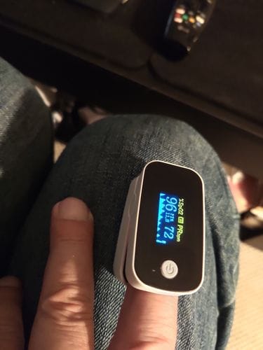 Customer photo review of Saturatiemeter / bloedzuurstofmonitor / saturatiemeter voor vingers / met OLED-display / professioneel en zeer nauwkeurig / ideaal voor gezinnen, ouderen en ziekenhuizen