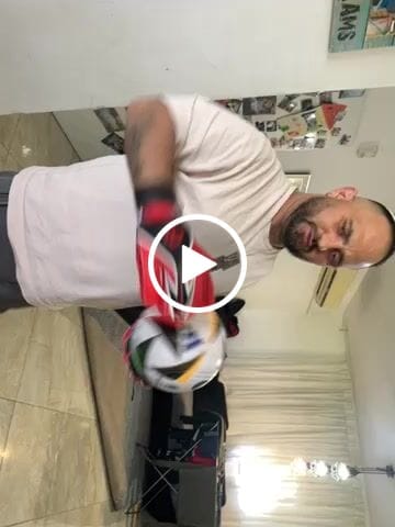 Customer video review of כפפות שוער אדום/שחור VICTEAM