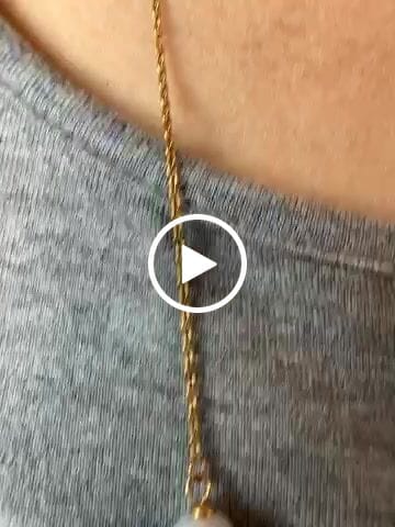 Customer video review of Colar Sicília Pérola Banhado em Ouro 18k