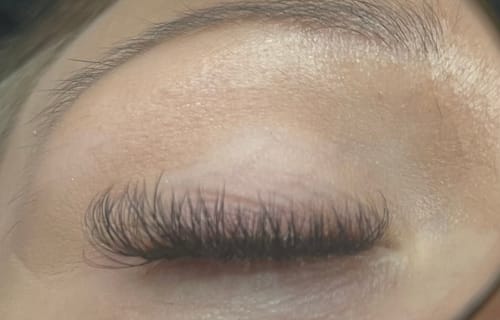 Customer photo review of 0.15 Flat Split Tip Cashmere Eyelash Extensions (16 lines)