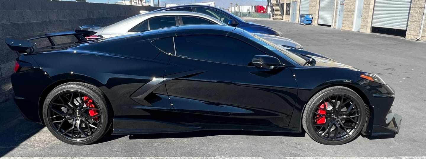 Customer photo review of Chevrolet Corvette C8 3VM Side Skirts Rocker Panels