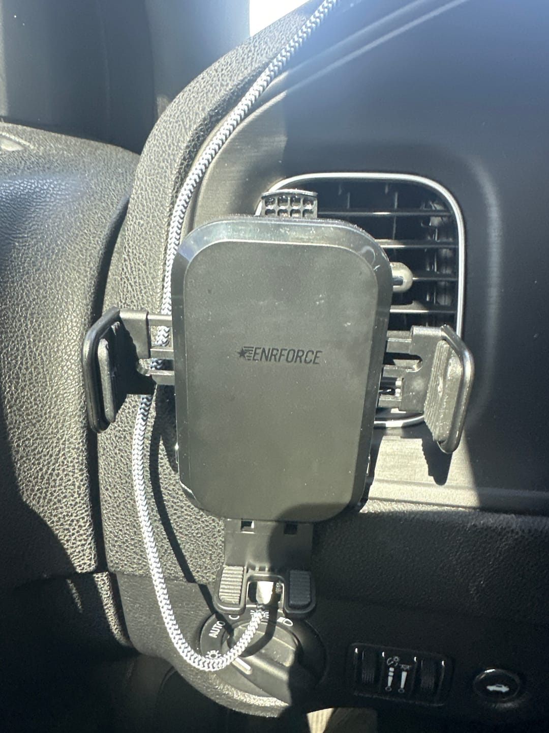 Customer photo review of Auto-Sensing Fast Wireless Car Charger