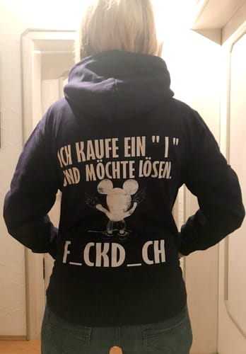 Customer photo review of ICH KAUFE EIN " I " MAUS Rückendruck Unisex Hoodie