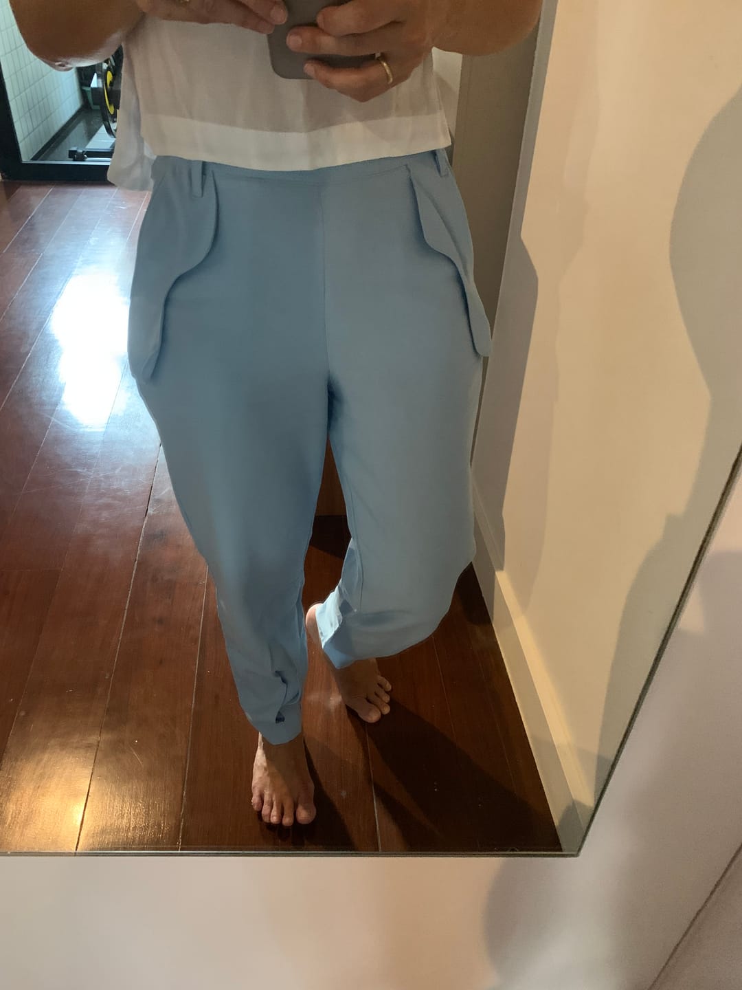 Customer photo review of Calça Cintura Alta em Blend de Viscose