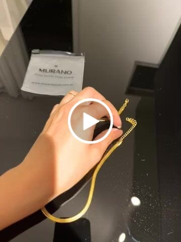 Customer video review of Colar Malha Snake Dourado Banhado em Ouro 18K