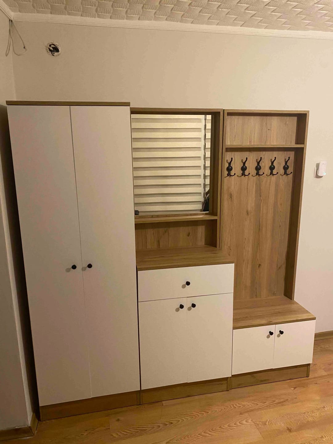 Customer photo review of Rani P6 Modern Çekmeceli Aynalı Raflı Portmanto Ayakkabılık Vestiyer Sepet Ceviz - Beyaz M2