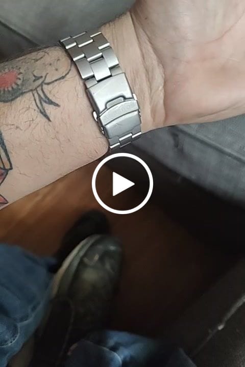 Customer video review of VOYAGER - 100M Waterproof Titanium Automatic Field Watch | Volcanic Gray-bracelet