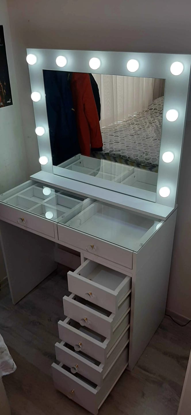 Customer photo review of Rani BJ117 Hollywood Işıklı Aynalı Kulis Makyaj Masası Cam Tablalı 7 Çekmeceli Takı Düzenleyici Beyaz