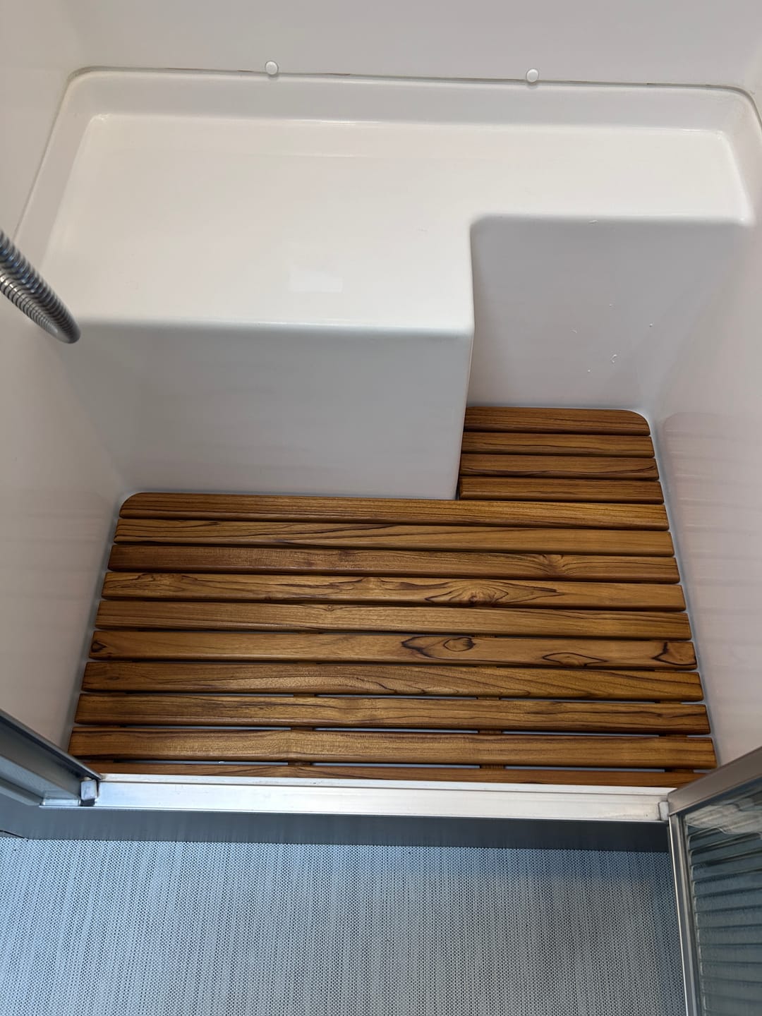 Customer photo review of 25FB / 27FB / 30RB L-shape Airstream Teak Shower Mat