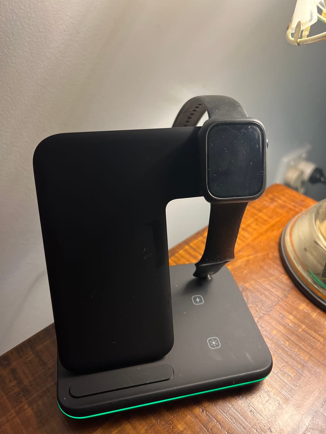 Customer photo review of PTC Select 3 in 1 Wireless Charger Stand Dock for Apple iPhone iWatch Airpods & Samsung
