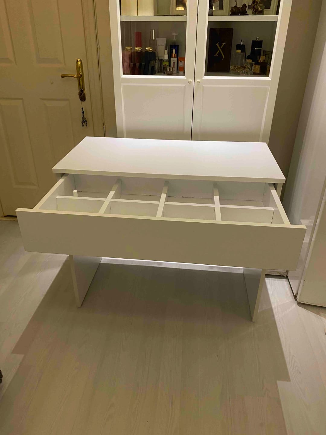 Customer photo review of Rani BJ104 Makyaj Tuvalet Masası Tek Çekmeceli Takı Düzenleyici Beyaz