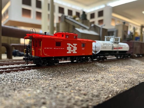 Customer photo review of Atlas 20007010 NE-6 CABOOSE NEW HAVEN [ALPERT SCHEME] #667, HO Scale