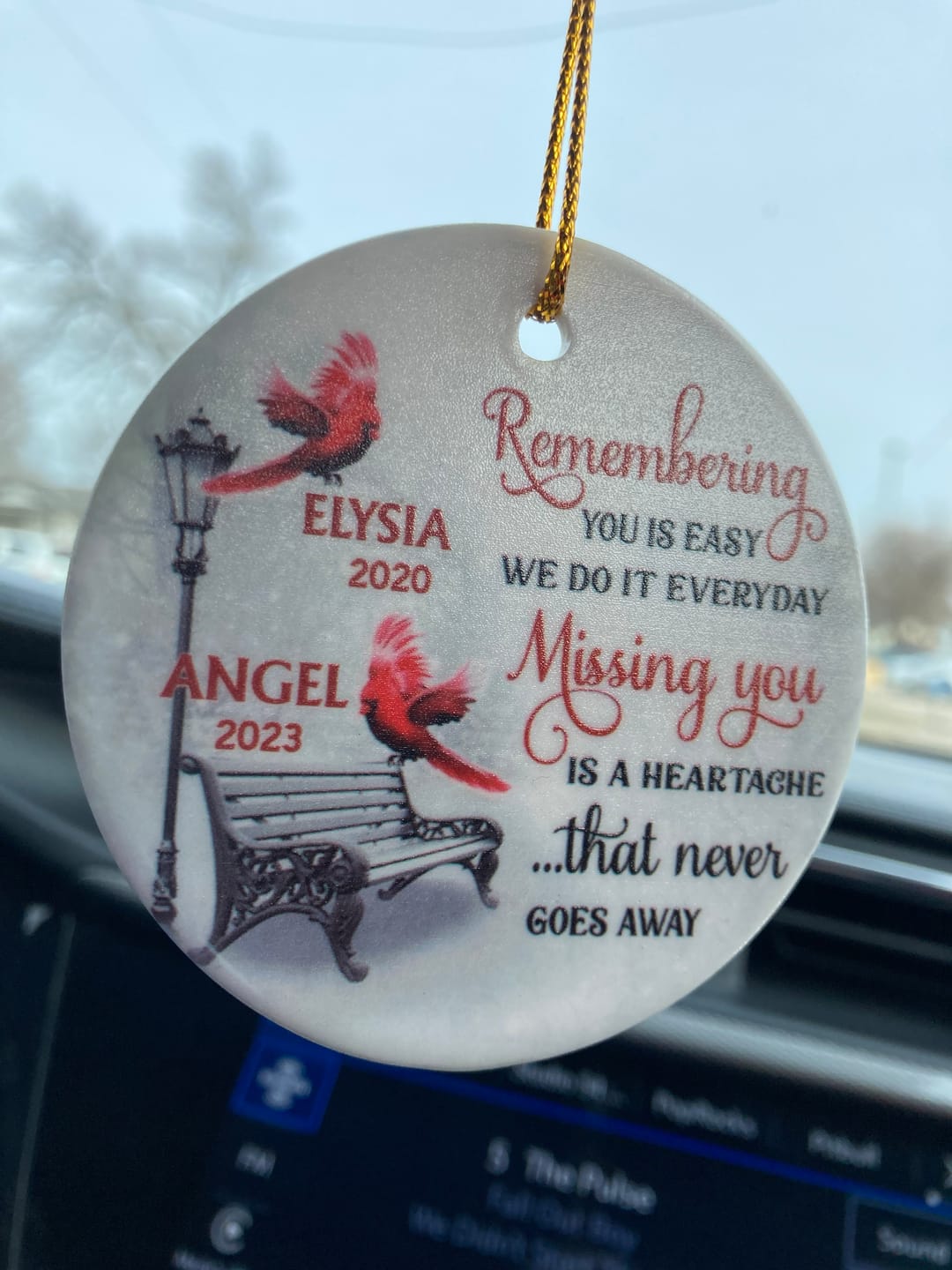 Customer photo review of Cardinals Winter Memorial Personalized Circle Ornament