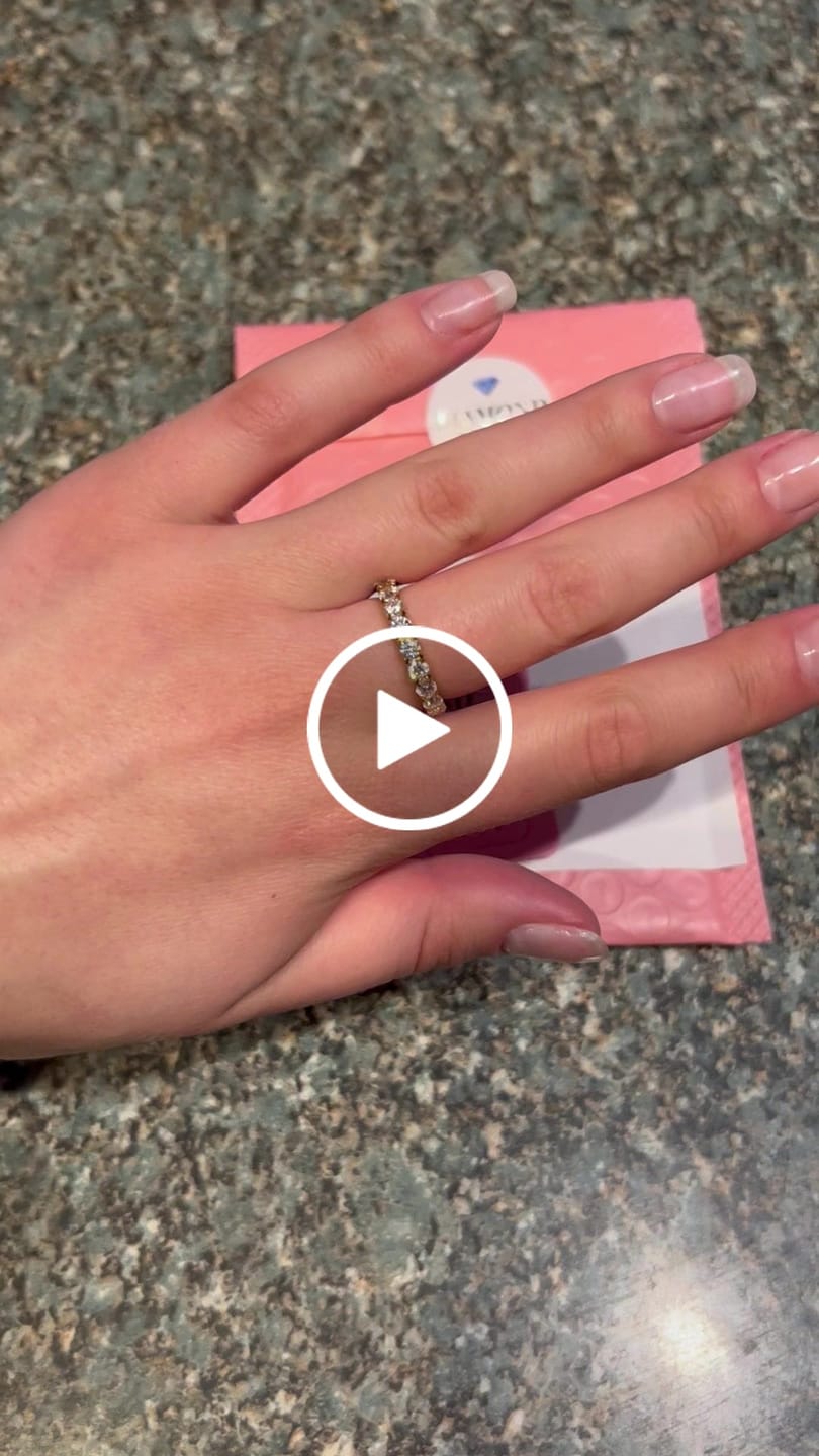 Customer video review of Estella Ring | 18K vergoldet