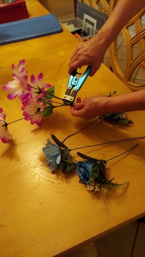 Customer photo review of 8.25"L Straight Head Cutter Turquoise MT1069, Stem Cutter, Bolt Cutter, Flower Stem tool
