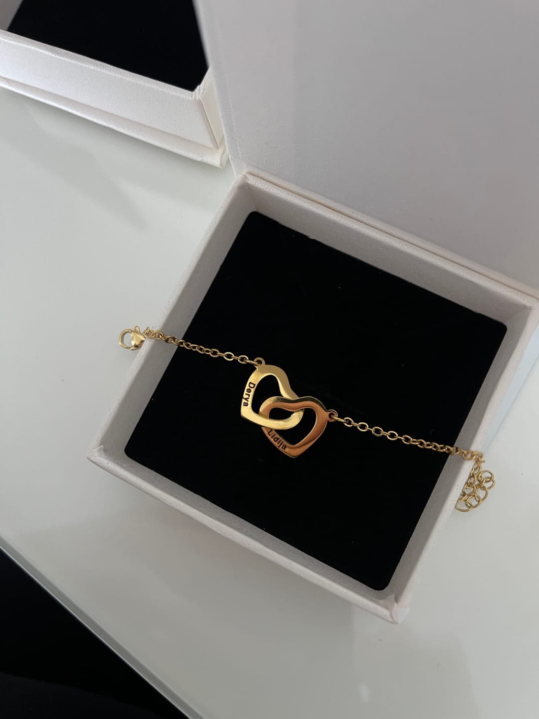 Customer photo review of Armband mit verschlungenen Herzen